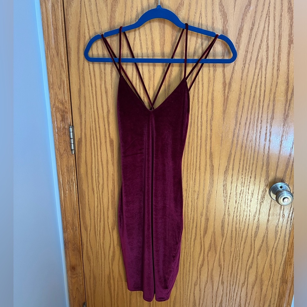 Lulus burgundy velvet strappy back mini bodycon dress